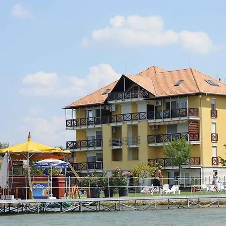 In Balatonoeszoed 20195 Apartment
