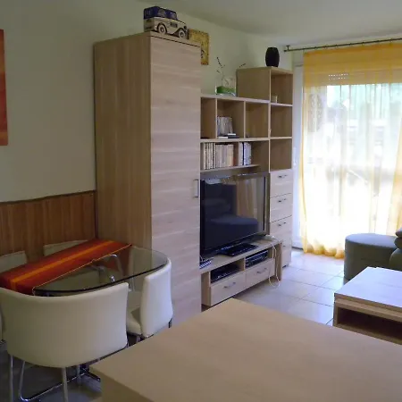 Apartment In Balatonoeszoed 20195 *